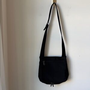 Hobo International Nylon Crossbody Messenger Bag in Black Pockets Travel 10x11
